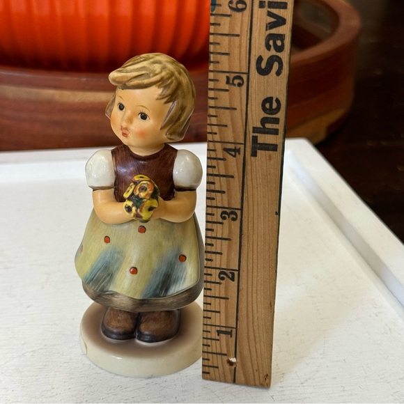 Goebel Girl Holding Flowers "For Mother" Figure #257 Collectible 1963 - Picture 12 of 13